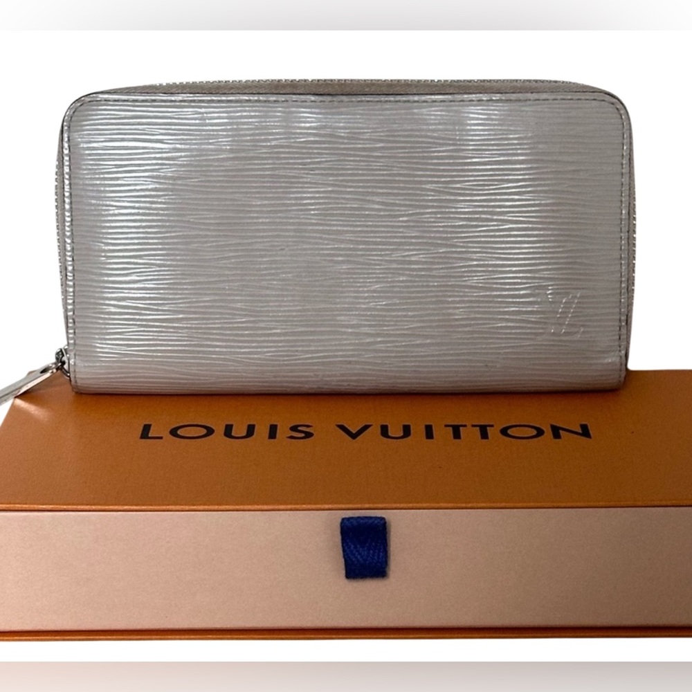 Louis Vuitton Zippy Epi Wallet Comes with LV Box